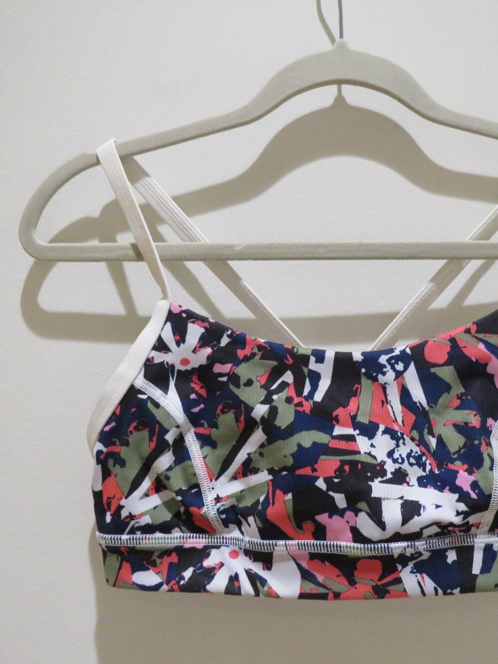 LULULEMON Rise and Run Bra Mini Pop Cut Boom Juice Multi / White Size 8 - Picture 3 of 10